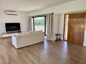 Casa · 138m² · 3 Ambientes · 2 Cocheras · Venta Casa con Pileta, Barrio Santa Elena, Pilar del Este