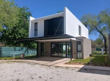 Casa de 5 ambientes, Córdoba · Casa Housing "La Escondida" 3 Dorm..