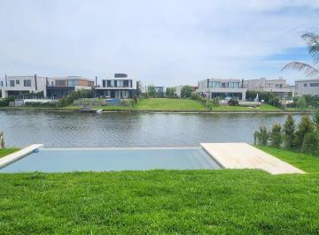 Casa · 402m² · 6 Ambientes · Casa en Venta en Carpinchos, Nordelta, Tigre