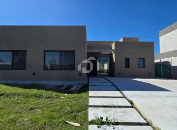 Casa · 148m² · 4 Ambientes · 1 Cochera · Casa en Venta en Santo Tomas, Derqui, Pilar
