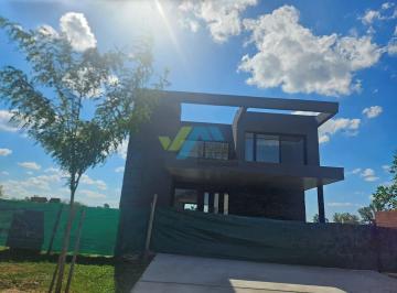 Casa · 200m² · 5 Ambientes · 1 Cochera · Casa en Venta en Santa Sofía, Pilar del Este, Pilar