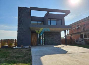 Casa · 200m² · 5 Ambientes · 1 Cochera · Casa en Venta en Santa Sofía, Pilar del Este, Pilar