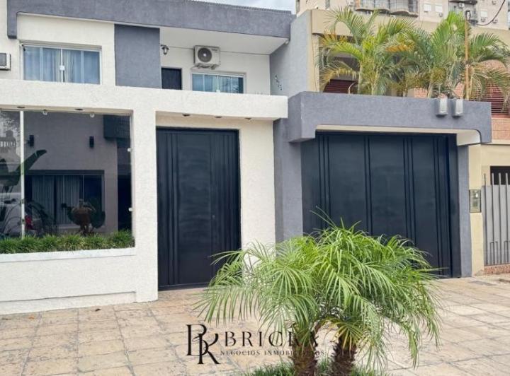 Casa · 230m² · 7 Ambientes · 2 Cocheras