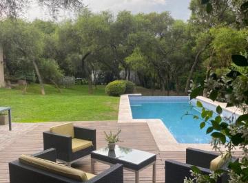 Casa de 9 ambientes, Córdoba · Gran Casa El Bosque - a m del Ingreso