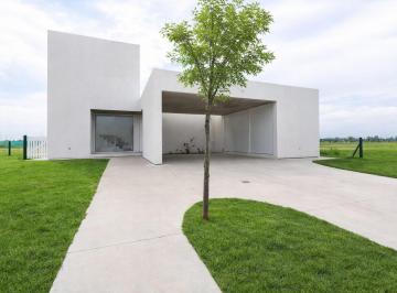 Casa · 345m² · 5 Ambientes · 2 Cocheras · Casa a Estrenar Funes - Vida Club de Campo