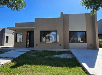 Casa · 147m² · 5 Ambientes · 2 Cocheras · Casa en Venta en Santo Tomas, Derqui, Pilar