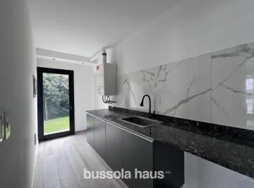 Casa · 254m² · 4 Dormitorios · 2 Cocheras · Casa en Venta con 4 Dorm. Al Lago en El Cantón, Escobar