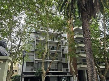Departamento · 95m² · 5 Ambientes · 1 Cochera · Depto. en Venta Bv. Oroño 1100 - Al Frente - 3 Dorm. - 3 Baños - Cochera - Apto Credito