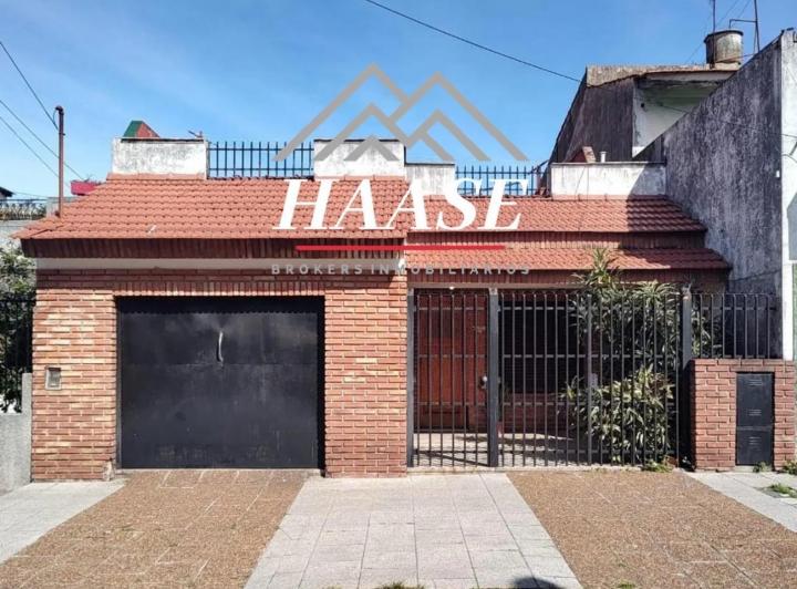 Casa · 140m² · 4 Ambientes · 2 Cocheras