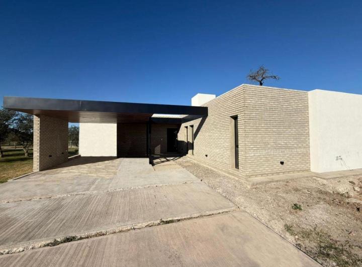Casa · 206m² · 4 Ambientes · 2 Cocheras