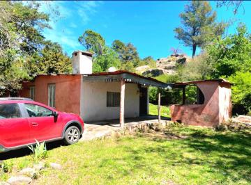 Casa · 38m² · 4 Ambientes · 1 Cochera · Characato Casa de Campo