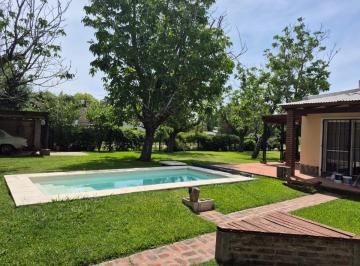 Casa de 3 ambientes, Ibarlucea · Propiedad de Tres Dorm. en Barrio Los Nogales, Ibarlucea.