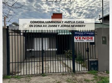 Casa · 80m² · 3 Ambientes · 1 Cochera · Hermosa Casa Zona Av Zanni y J. Newbery
