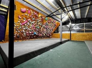 Local comercial · 500m² · 6 Ambientes · Local PH con Excelente Renta 500 m² Sin Expensas