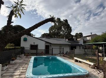 Casa · 130m² · 4 Ambientes · 1 Cochera · Casa en Mar Chiquita
