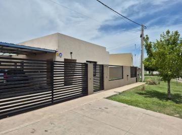 Casa de 3 ambientes, Ibarlucea · Moderna Propiedad en Fincas del Rosedal, Ibarlucea.
