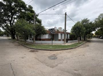 Casa · 185m² · 6 Ambientes · 2 Cocheras · Casa en Poeta Lugones. Excelente Ubicación.
