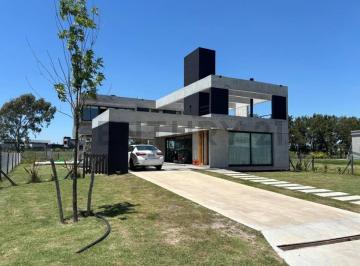 Casa · 243m² · 6 Ambientes · 2 Cocheras · Casa en Venta en Puerto Nizuc Hudson Berazategui de Categoria