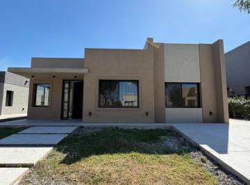 Casa · 150m² · 3 Ambientes · 2 Cocheras · Casa en Pilar