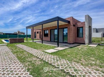 Fachada · Venta - Casa de 2 Dorm. y Pileta. Don Mateo, Etapa 3, Funes.