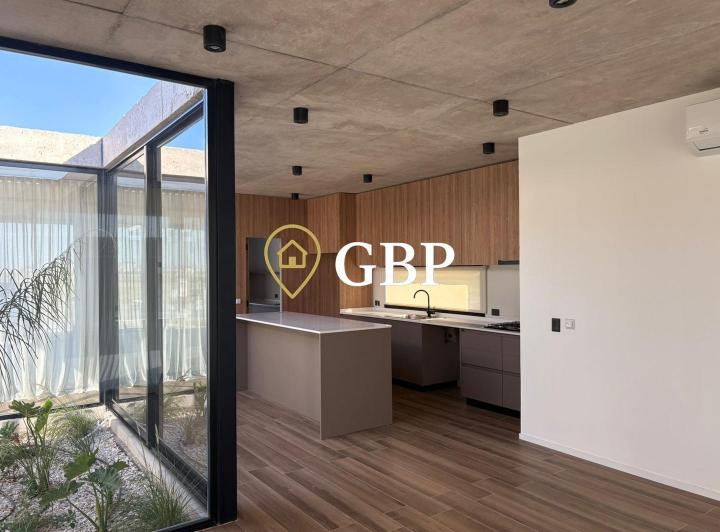 Casa · 184m² · 4 Ambientes · 2 Cocheras