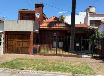 Casa de 4 ambientes, Morón · Casa en Venta / Alquiler – 4 Ambientes en Villa Sarmiento