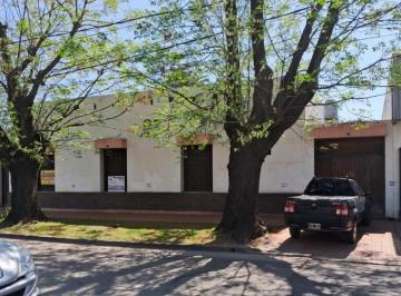 Casa · 150m² · 5 Ambientes · 1 Cochera · Casa en Venta - 3 Dorm. 2 Baños - Merlo