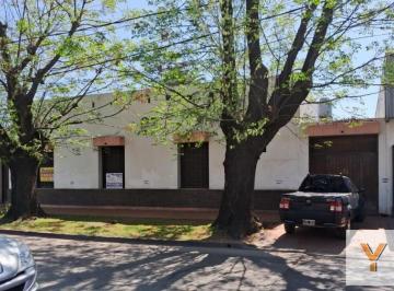Casa · 150m² · 5 Ambientes · 1 Cochera · Casa en Venta - 3 Dorm. 2 Baños - Merlo