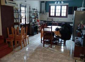 Casa · 312m² · 8 Ambientes · Venta 2 Casas + Local en Las Sierras de Cordoba