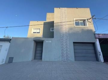 Casa de 4 ambientes, La Plata · Casa Moderna en Venta - Calle 46 Entre 135 y 136, La Plata.