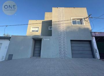 Casa · 180m² · 4 Ambientes · 1 Cochera · Casa Moderna en Venta - Calle 46 Entre 135 y 136, La Plata.