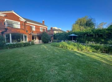 Casa · 320m² · 5 Ambientes · Casa en Venta en Barrio Club de Campo Pueyrredón, Pilar