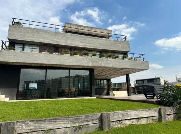 Casa · 498m² · 6 Ambientes · 3 Cocheras · Casa en Alquiler 4 Dorm. Al Agua en El Barrio El Golf Nordelta