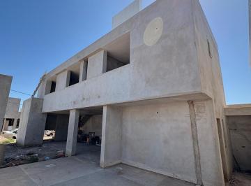 Casa · 143m² · 5 Ambientes · 2 Cocheras · Casa en Docta