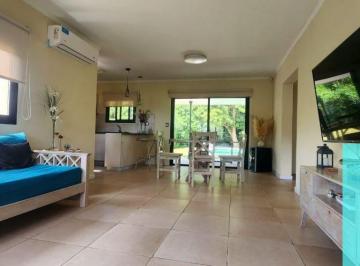 Casa de 3 ambientes, San Andrés de Giles · Venta Hermosa Casa en Azcuénaga - Jardín - Galería - Fondo Arbolado y Piscina