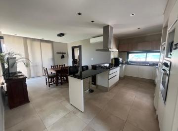 Casa · 160m² · 4 Ambientes · 2 Cocheras · Casa Moderna en Gran Boedo | Piscina, Losa Radiante y Cochera Doble