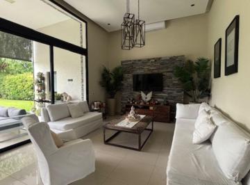 Casa · 157m² · 5 Ambientes · 1 Cochera · Casa en Venta en El Recodo, Garin, Escobar con Pileta
