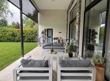 Casa · 157m² · 5 Ambientes · 1 Cochera · Casa en Venta en El Recodo Pilar con Pileta