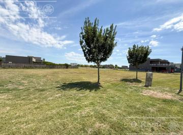 Terreno · 741m² · Lote en Venta en Magallanes Fondo Laguna Orientacion Noroeste, Hudson, Berazategui