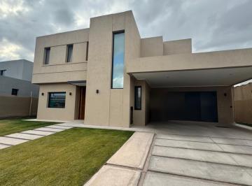 Casa · 500m² · 9 Ambientes · 2 Cocheras · Vende Casa en Gran Boedo Barrio Privado
