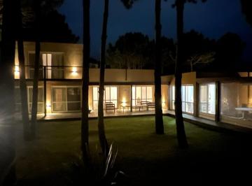 Casa · 236m² · 5 Ambientes · Casa - Barrio Costa Esmeralda