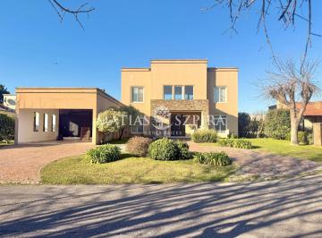Casa · 305m² · 5 Ambientes · 2 Cocheras · Casa en Venta en Los Puentes