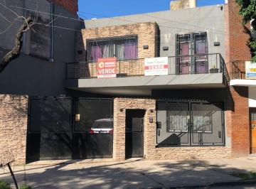 Casa de 4 ambientes, Morón · Villa Sarmiento Casa en 2 Plantas 4 Amb con Piscina a Pasos Est de Ramos Mejia