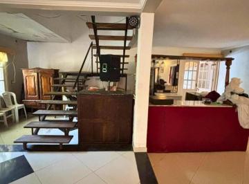 Casa · 600m² · 6 Ambientes · Casa en Venta - 5 Dorm. 4 Baños - Francisco Álvarez