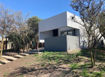 Casa · 137m² · 4 Ambientes · 2 Cocheras · Casa en Venta en Barrio Privado Las Cañitas