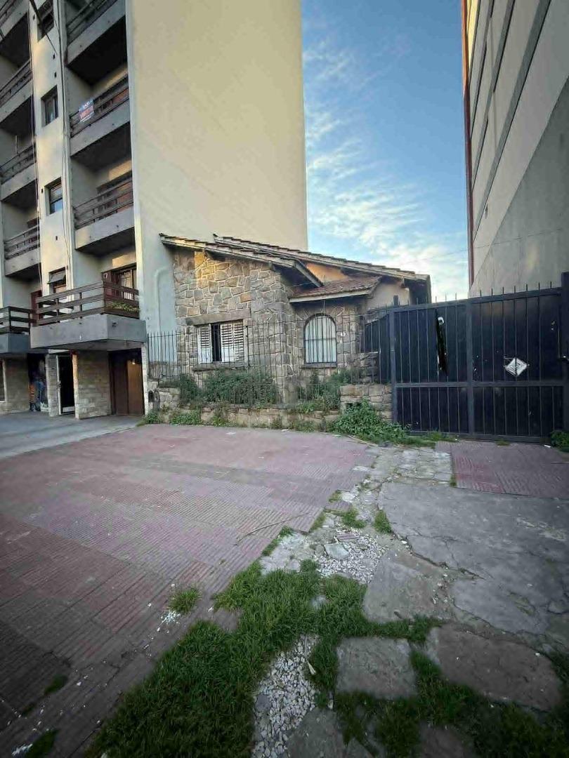 Lote en venta 300m² en La Perla, excelente ubicación para inversión