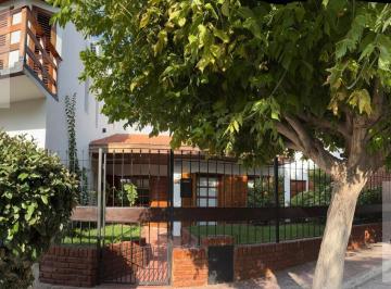 Casa · 130m² · 9 Ambientes · 1 Cochera · Casa Gerencial en Santa Genoveva
