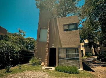Casa · 100m² · 5 Ambientes · 2 Cocheras · Casa en Venta de 2 Dorm. - Housing Los Arboles Aldea
