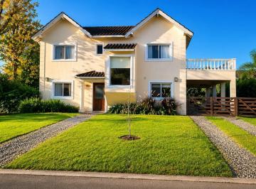 Casa · 140m² · 5 Ambientes · 3 Cocheras · Casa en Venta 4 Dorm. con Parrilla y Pileta en San Lucas Village