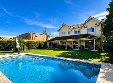 Casa · 140m² · 5 Ambientes · 3 Cocheras · Casa en Venta 4 Dorm. en San Lucas Village Maschwitz